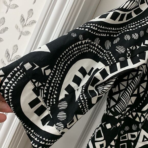 NTouch Size Large black-and-white three button closure somewhat cropped jacket - Picture 3 of 9